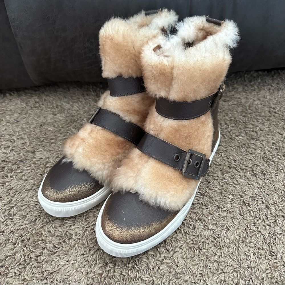 Luxe de Leon Monterrey metallic leather side zip Bootie fur accent ladies 9